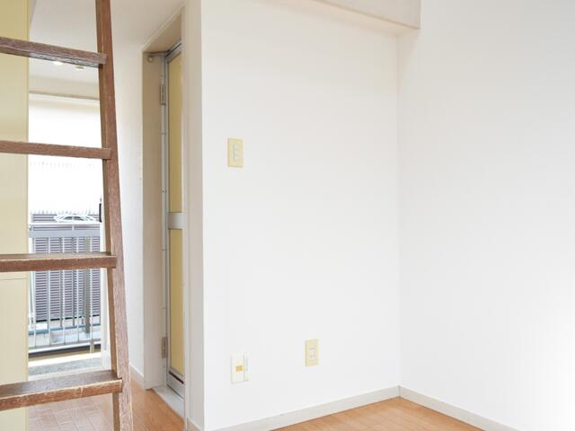 【設備】エアコン１基付きで、季節を問わず快適に過ごせる住空間