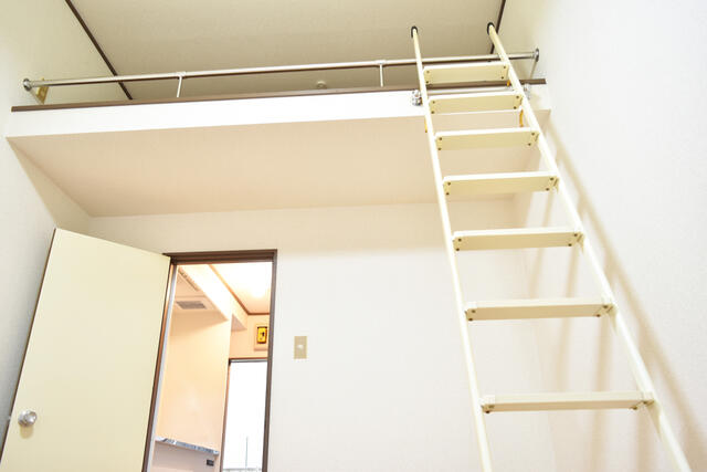 リビング以外の居室／【　室内写真　】　インターネット対応（フレッツ光）※ご利用に