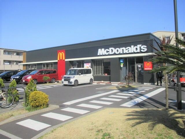 マクドナルド足立六町店 (152m)