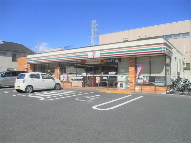 セブンイレブン足立六町１丁目店 (523m)
