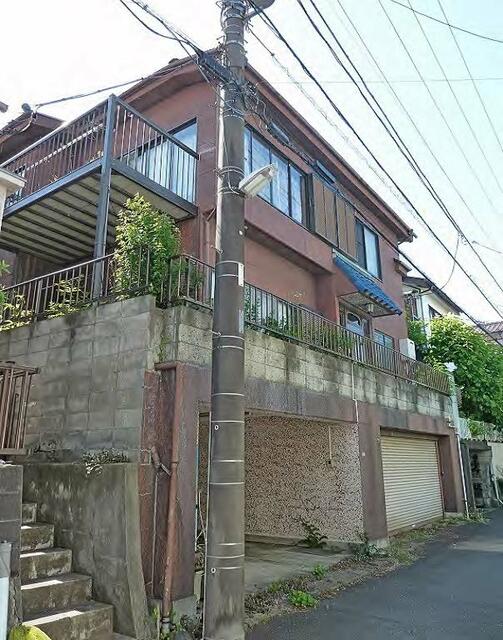 現地（外観）／地下車庫、３～４台軽可能（車種によります）、奥に２室（約６帖