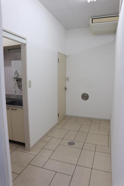 給湯室とトイレ