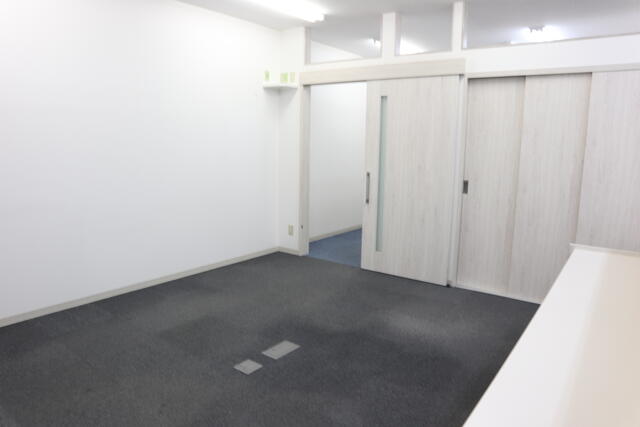 床フロアコンセントあり