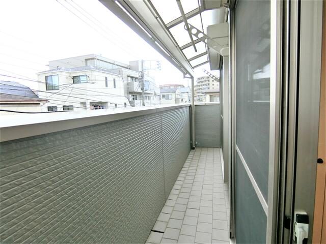 バルコニー／南西向きの明るいバルコニー