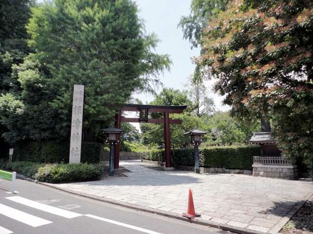 根津神社 (1,000m)