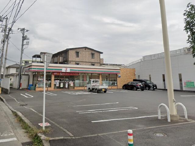 セブンイレブン大和下鶴間店 (152m)
