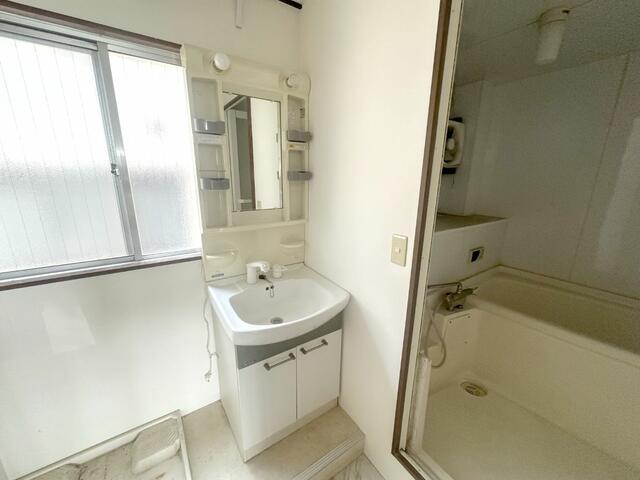 収納力豊富な洗面化粧台