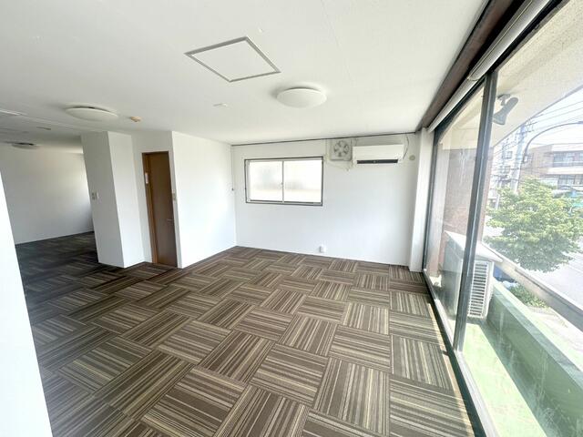 前面ガラス張り