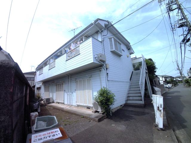 現地（外観）／全７世帯の南に面した２階建ての建物です。お近くに２４時間営業