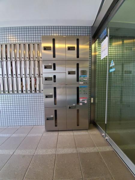 共用部エントランス／エントランスに宅配ボックス設置