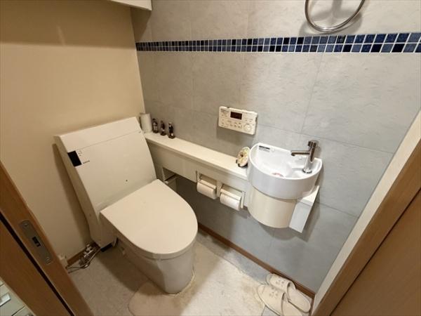 トイレ／トイレに手洗い付きです