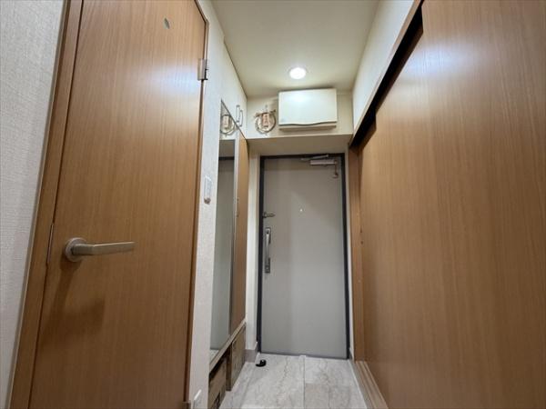 玄関／木目が印象的な玄関です