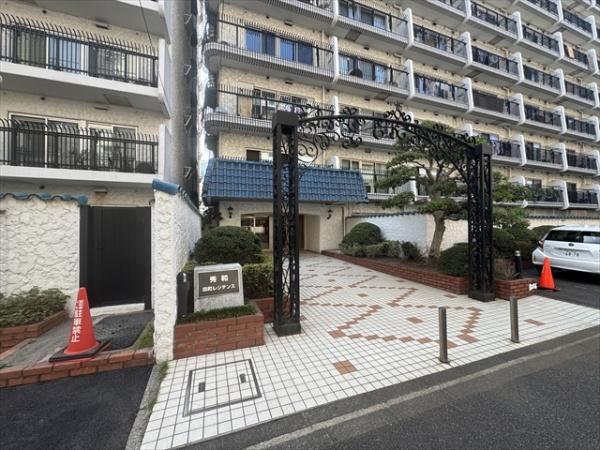 共用部エントランス／アーチのあるエントランスです