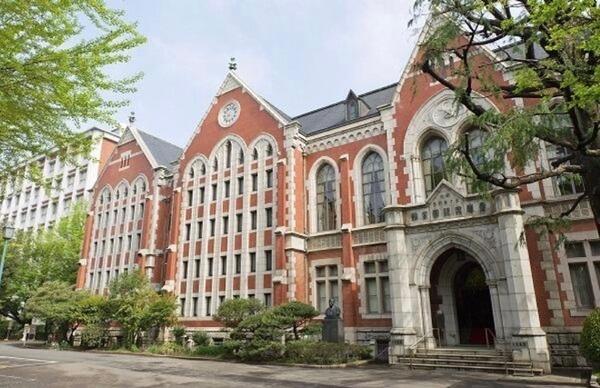 私立慶應義塾大学 (1,066m)