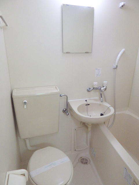 浴室／ユニットバスはお掃除が楽々です♪お好きなカーテンもつけられま