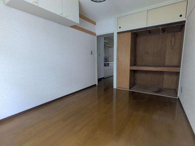 収納／北側洋室（５．３帖）押し入れ・天袋・吊戸棚付き。狭くならない