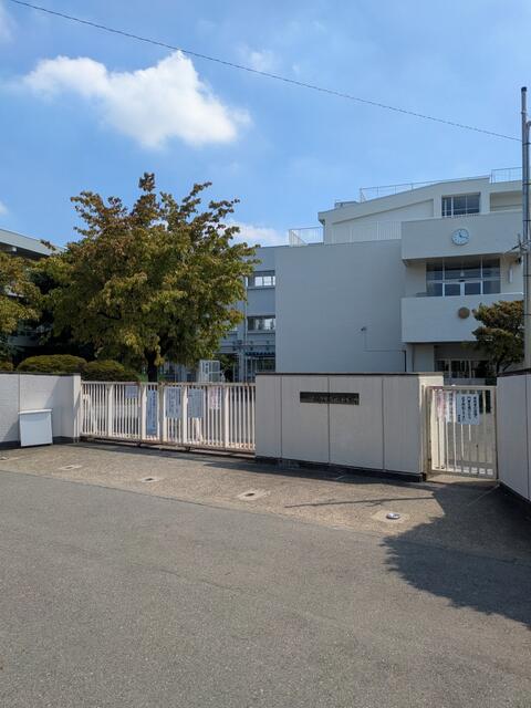 狛江市立狛江第一中学校 (460m)