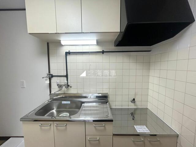 キッチンも新品＆収納多めでスッキリ片付きますね