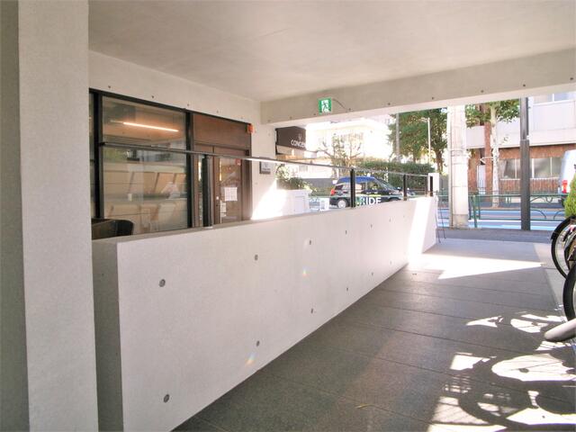 共用部エントランス／令和３年１０月に共用部大規模修繕済み