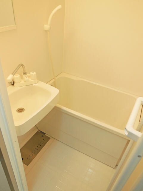 浴室／２０２２年１２月交換済。２点ユニットのバスルーム