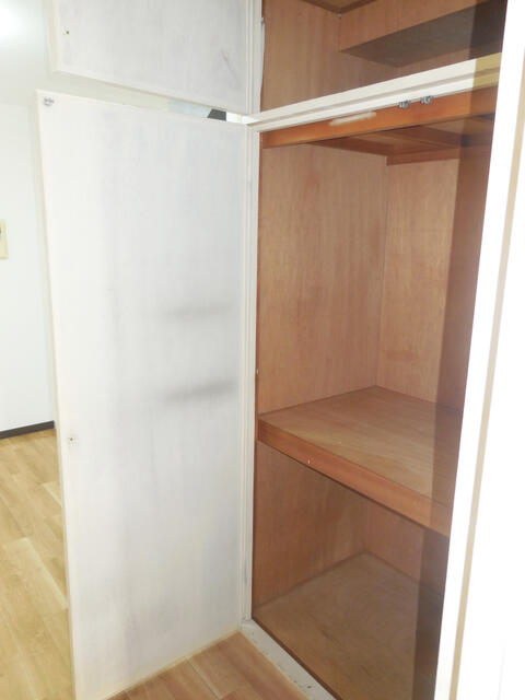収納／単身者に程よい約０．７５間の収納。天袋もあります