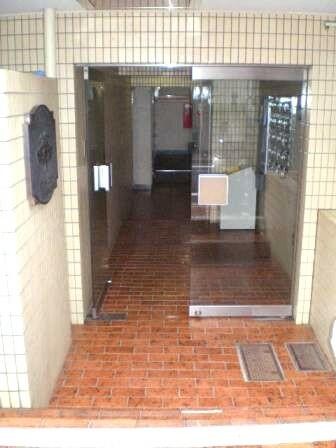 共用部エントランス／丸ノ内線「中野坂上」駅　徒歩９分