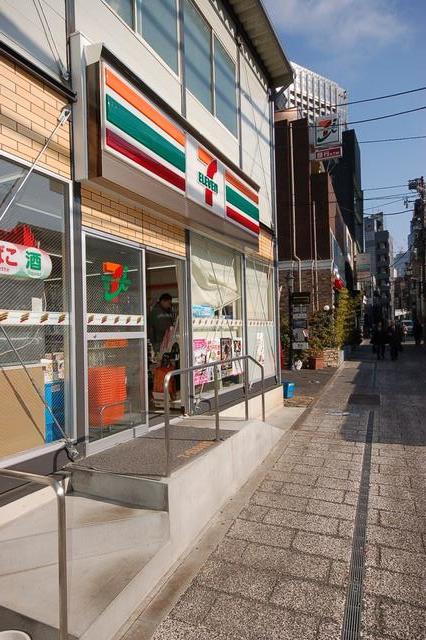 セブンイレブン六本木７丁目店 (127m)