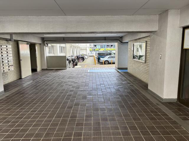 共用部（その他）／１階駐車場側入口