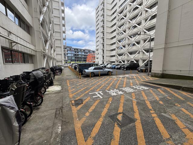 駐車場および駐輪場
