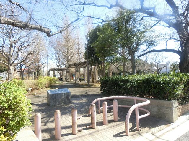 区立向谷公園 (450m)