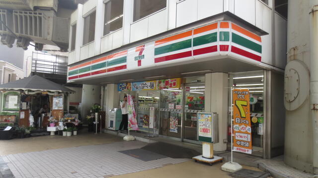 セブンイレブン日本橋小網町店 (197m)