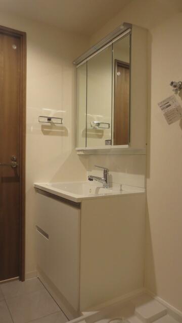 洗面台・洗面所／三面鏡