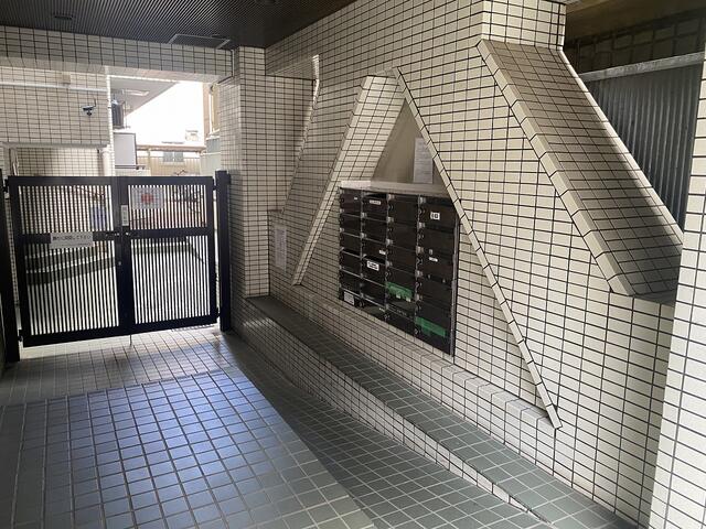 共用部エントランス／エントランス周りもキレイに管理されています