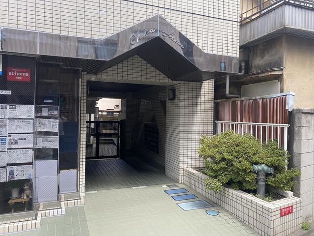 共用部エントランス／エントランス周りもキレイに管理されています