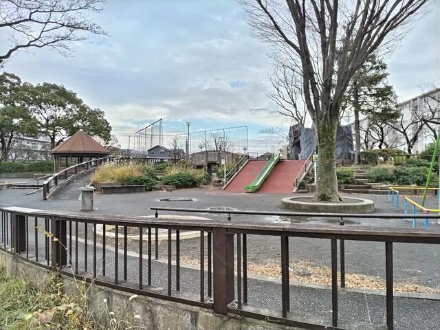 新桜ヶ丘第五公園 (230m)