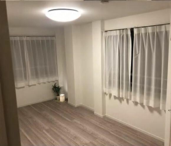 リビング以外の居室／ベッドやイスでの生活で膝に難ありの方でも過ごしやすい