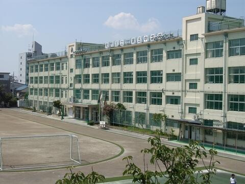 荒川区立第五中学校 (671m)