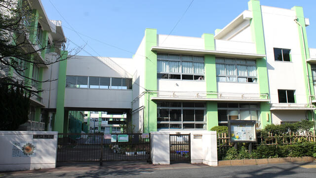 葛飾区立上千葉小学校 (190m)