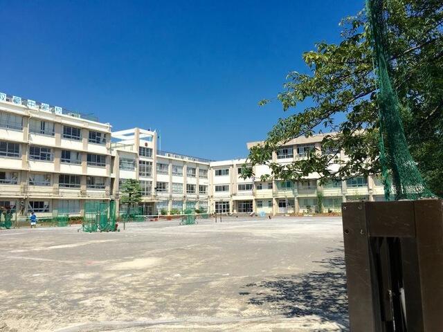 葛飾区立双葉中学校 (446m)