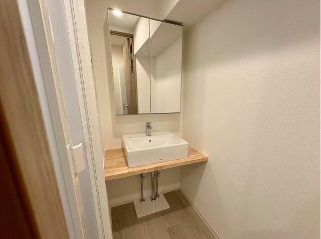 洗面台・洗面所／シャキッと一日を始める朝も素顔に戻る夜もこの洗面台から