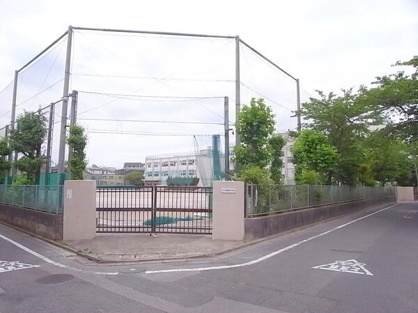 足立区立蒲原中学校 (668m)