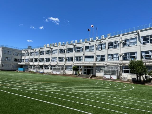 足立区立舎人小学校 (709m)