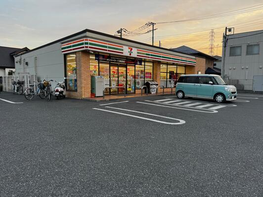 セブンイレブン足立入谷５丁目店 (226m)