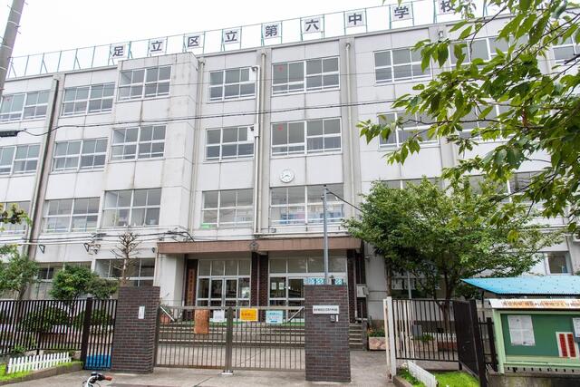 足立区立第六中学校 (908m)