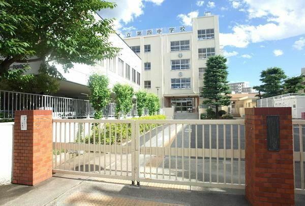 足立区立第四中学校 (434m)