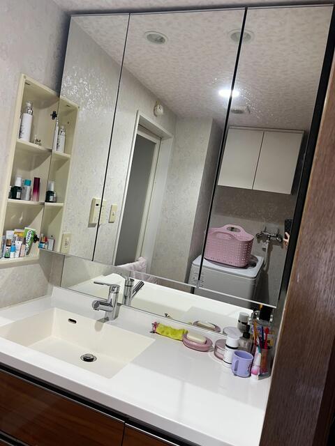 洗面台・洗面所／シャキッと一日を始める朝も素顔に戻る夜もこの洗面台から