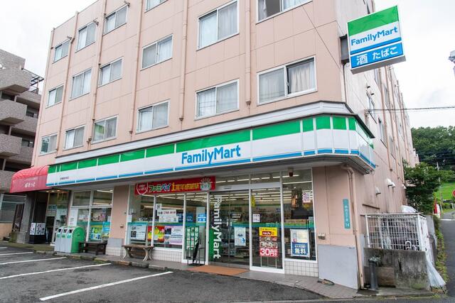 ファミリーマート多摩連光寺店 (138m)