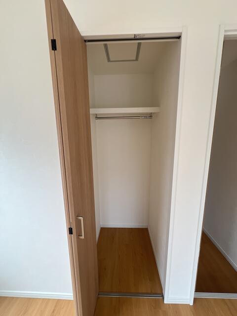 収納／２階４．５帖洋室の専用クローゼット。