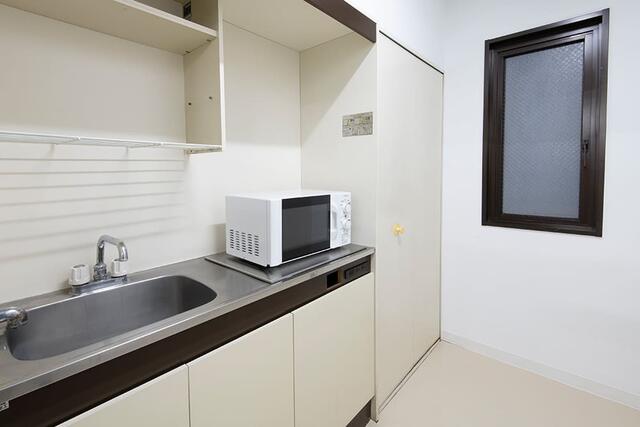 ミニミニキッチンと電子レンジ／撮影日2025-07-17