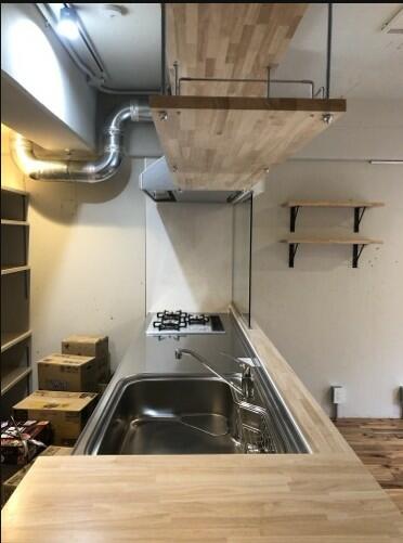 キッチン／ダイニングバーのようなオープンキッチン。お料理が楽しくできそ